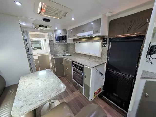 USED 2014 ELITE EILDON S8