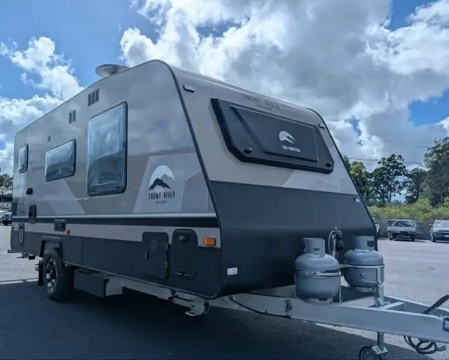 https://media-caravea.syd1.digitaloceanspaces.com/caravans/6EC20031/image-2.webp?q=g8TNe10ql0