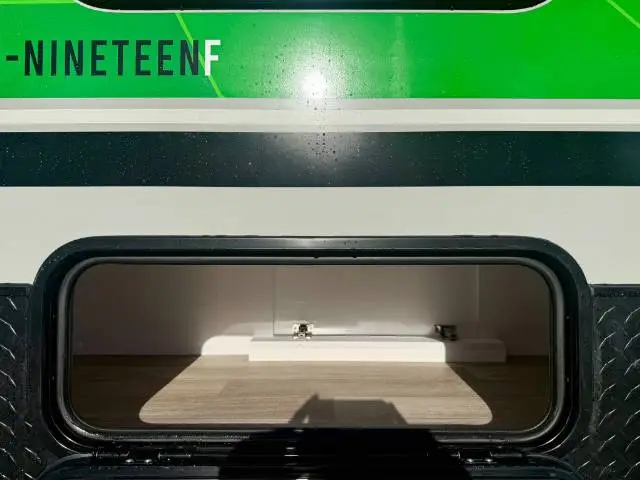 https://media-caravea.syd1.digitaloceanspaces.com/caravans/6EC20081/image-7.webp?q=yKDWdmFHt3