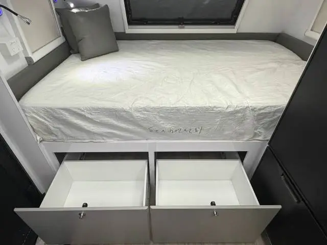 https://media-caravea.syd1.digitaloceanspaces.com/caravans/6EC20081/image-9.webp?q=HcBDzWpcx6