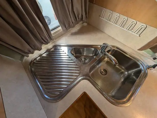 USED 2006 SUNSEEKER TRAVELLER