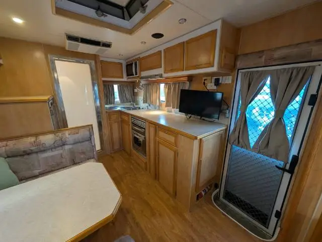 USED 2006 SUNSEEKER TRAVELLER