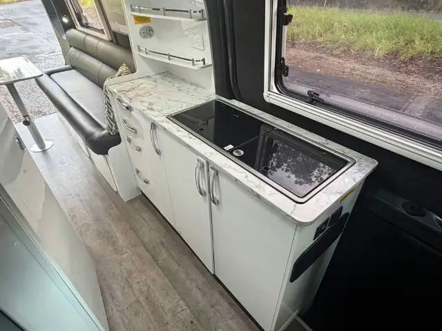 USED 2024 AVIDA DIVERSION V7002