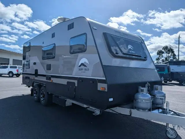 https://media-caravea.syd1.digitaloceanspaces.com/caravans/6EC20435/image-3.webp?q=5Bi9FWtJeY