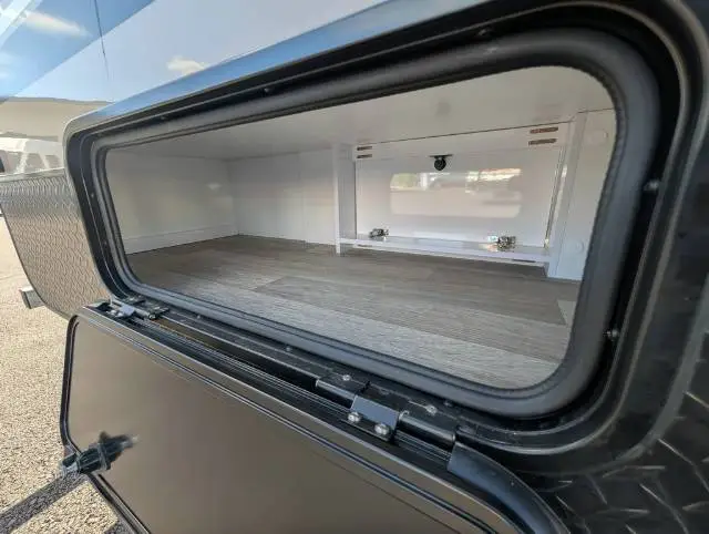 https://media-caravea.syd1.digitaloceanspaces.com/caravans/6EC20435/image-6.webp?q=CjRN9f549P