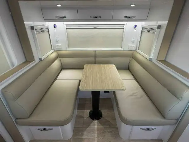 https://media-caravea.syd1.digitaloceanspaces.com/caravans/6EC20436/image-8.webp?q=vMeTNlor1N