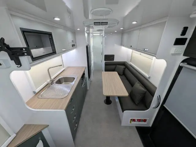 https://media-caravea.syd1.digitaloceanspaces.com/caravans/6EC20680/image-8.webp?q=xsY7Xs6gUH