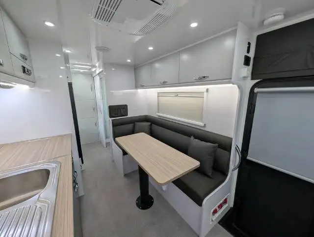 https://media-caravea.syd1.digitaloceanspaces.com/caravans/6EC20680/image-9.webp?q=VLHF8MVfiS