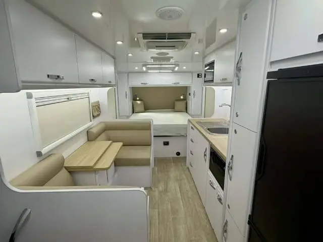 https://media-caravea.syd1.digitaloceanspaces.com/caravans/6EC20696/image-9.webp?q=ydcwdvvjKz