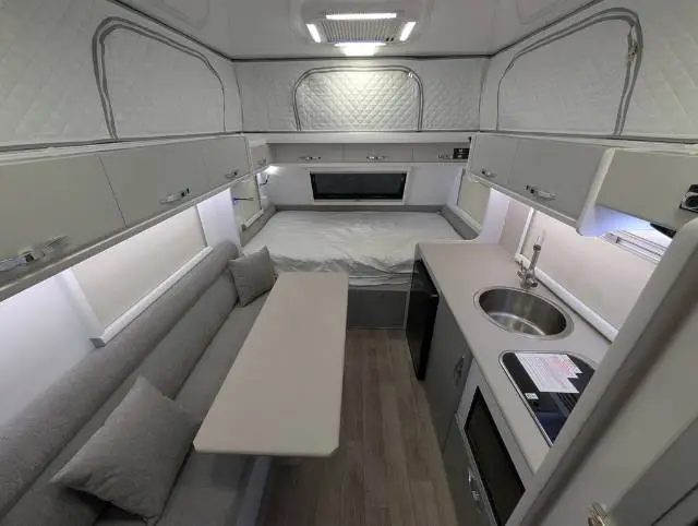 https://media-caravea.syd1.digitaloceanspaces.com/caravans/6EC20697/image-6.webp?q=QUfCeDZOJK
