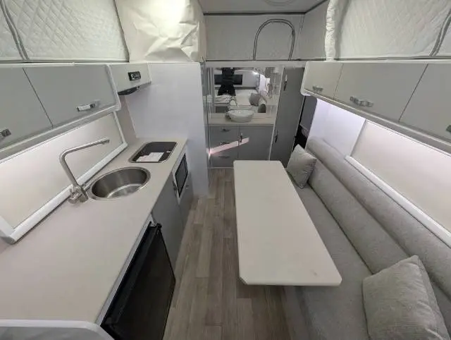 https://media-caravea.syd1.digitaloceanspaces.com/caravans/6EC20697/image-9.webp?q=10CQBbhUbH
