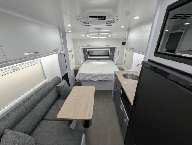 https://media-caravea.syd1.digitaloceanspaces.com/caravans/6EC20698/image-6.webp?q=8qxVy13VjU
