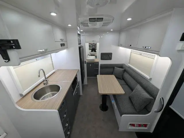 https://media-caravea.syd1.digitaloceanspaces.com/caravans/6EC20698/image-9.webp?q=BozZS7Aw8N