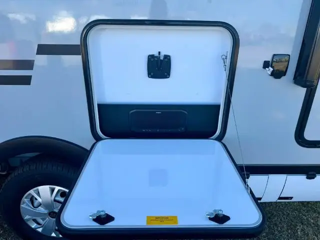 https://media-caravea.syd1.digitaloceanspaces.com/caravans/6EC20753/image-8.webp?q=hWXtCOam3I