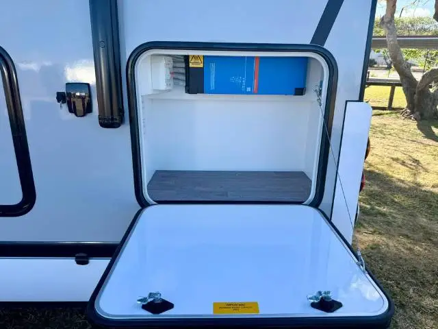 https://media-caravea.syd1.digitaloceanspaces.com/caravans/6EC20753/image-9.webp?q=MijP1tFETz