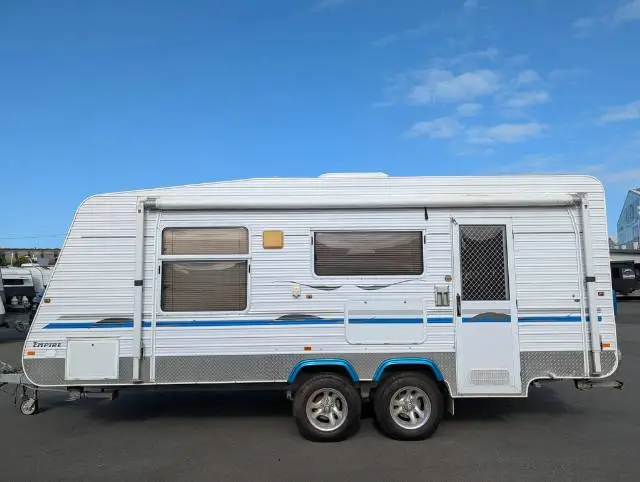 https://media-caravea.syd1.digitaloceanspaces.com/caravans/6EC20779/image-1.webp?q=Wedm5eOvXJ