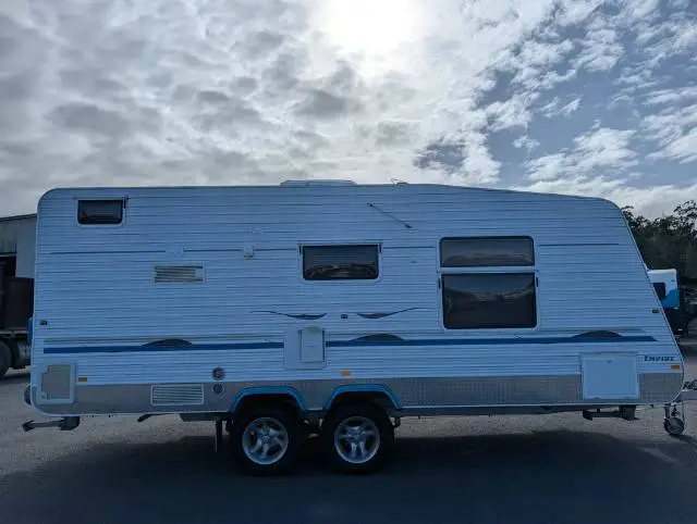 https://media-caravea.syd1.digitaloceanspaces.com/caravans/6EC20779/image-3.webp?q=OrT4JQiEFI