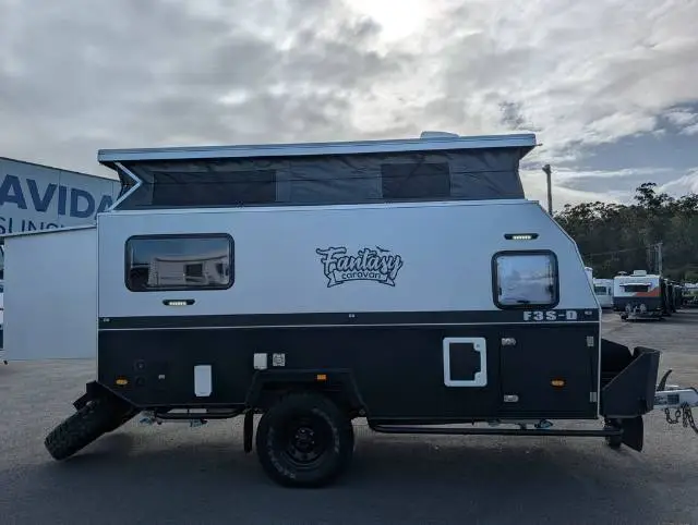 USED 2022 FANTASY CARAVAN F3S-D