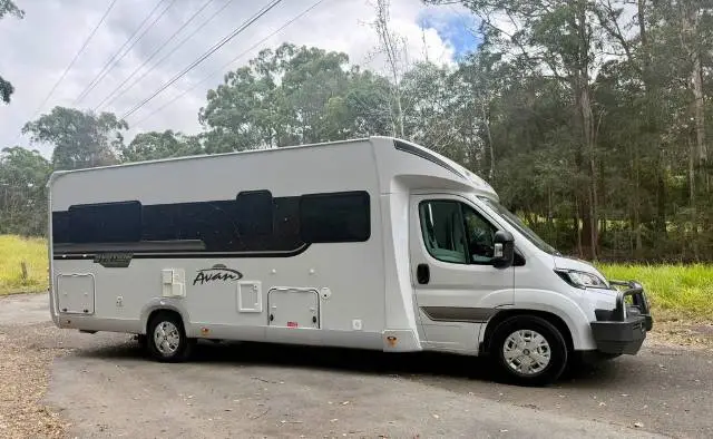 USED 2025 AVAN OVATION M6 TITANIUM SINGLE BEDS