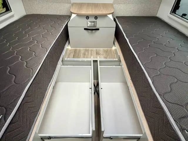 USED 2025 AVAN OVATION M6 TITANIUM SINGLE BEDS