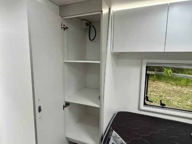 USED 2025 AVAN OVATION M6 TITANIUM SINGLE BEDS