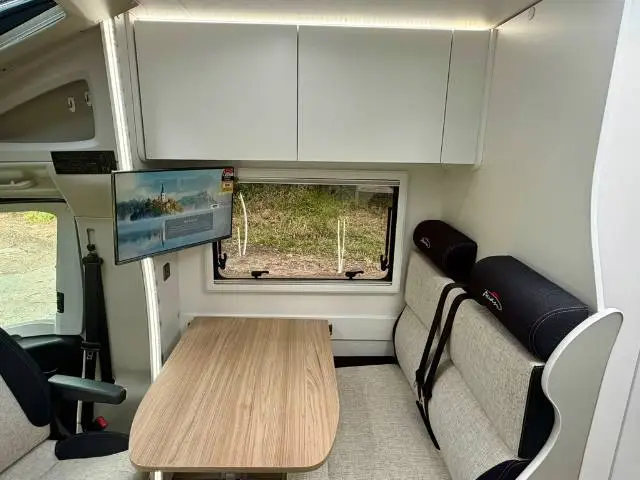 USED 2025 AVAN OVATION M6 TITANIUM SINGLE BEDS