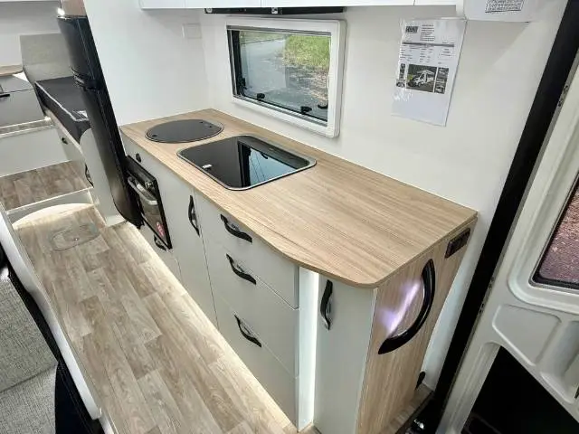 USED 2025 AVAN OVATION M6 TITANIUM SINGLE BEDS