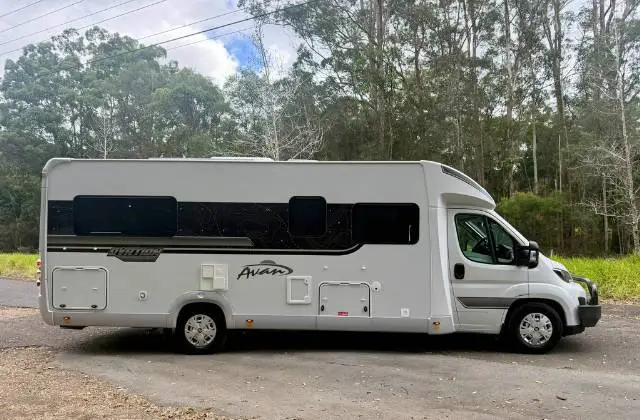 USED 2025 AVAN OVATION M6 TITANIUM SINGLE BEDS