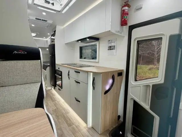 USED 2025 AVAN OVATION M6 TITANIUM SINGLE BEDS