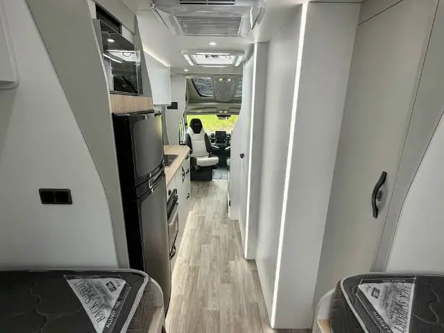 USED 2025 AVAN OVATION M6 TITANIUM SINGLE BEDS