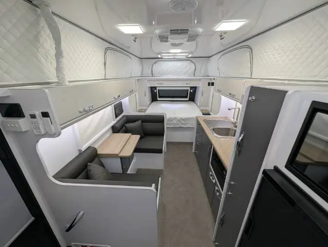 https://media-caravea.syd1.digitaloceanspaces.com/caravans/6EC21242/image-6.webp?q=AVxsdoKc01