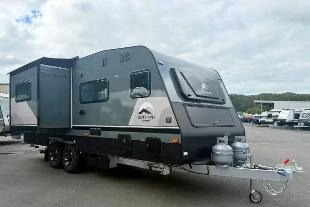 https://media-caravea.syd1.digitaloceanspaces.com/caravans/6EC21510/image-2.webp?q=kVk5bv4B7F