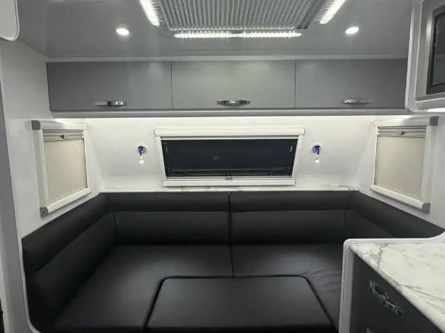 https://media-caravea.syd1.digitaloceanspaces.com/caravans/6EC21510/image-9.webp?q=NkpN8yHXTg
