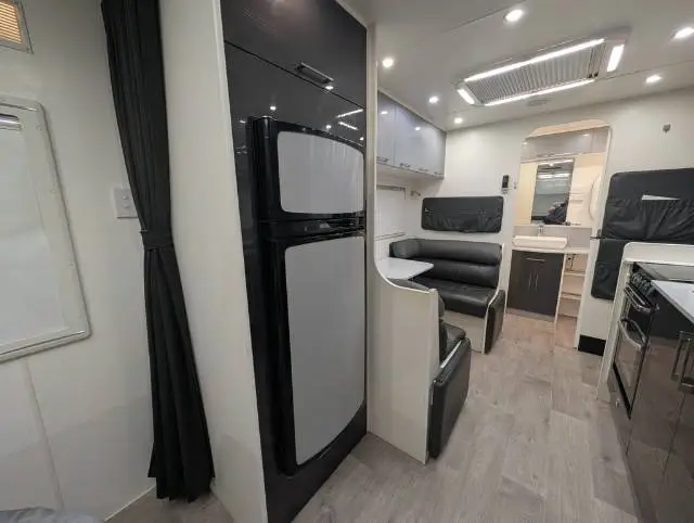 USED 2019 NEW AGE CARAVANS MANTARAY MR18 ENDURO