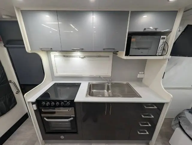 USED 2019 NEW AGE CARAVANS MANTARAY MR18 ENDURO