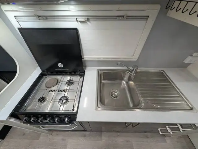 USED 2019 NEW AGE CARAVANS MANTARAY MR18 ENDURO