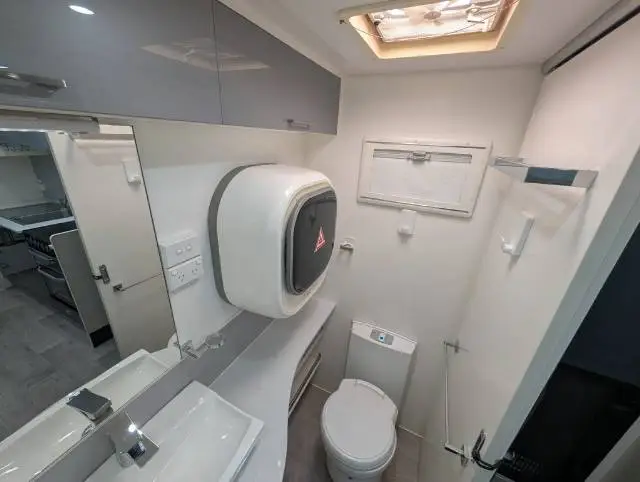 USED 2019 NEW AGE CARAVANS MANTARAY MR18 ENDURO