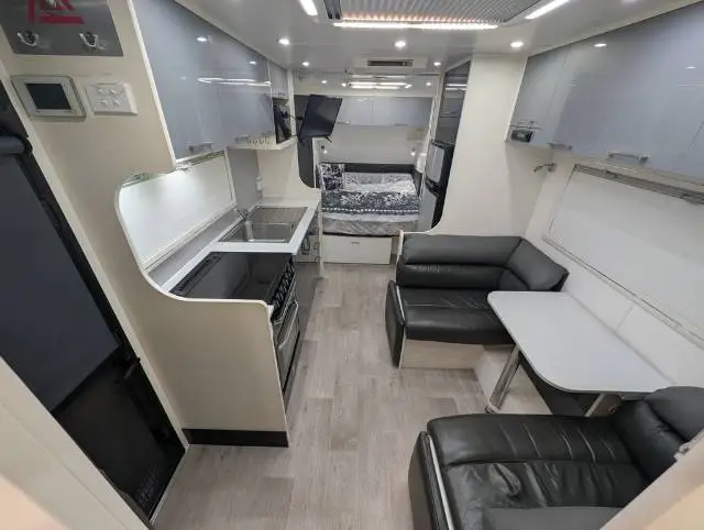 USED 2019 NEW AGE CARAVANS MANTARAY MR18 ENDURO