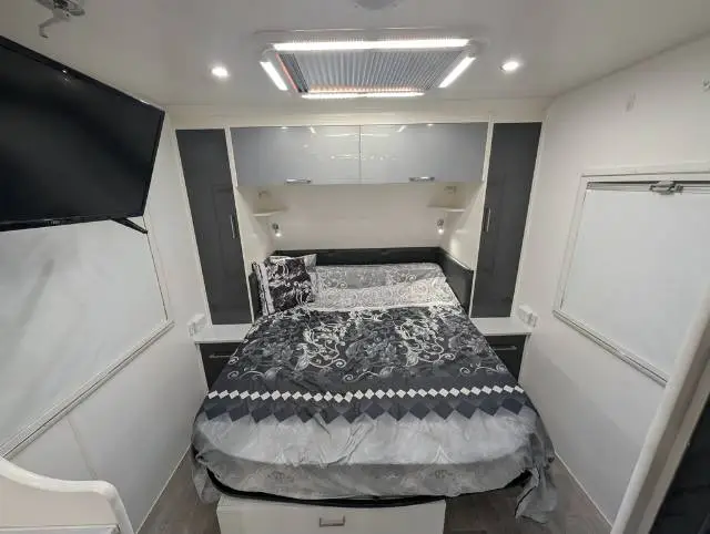 USED 2019 NEW AGE CARAVANS MANTARAY MR18 ENDURO