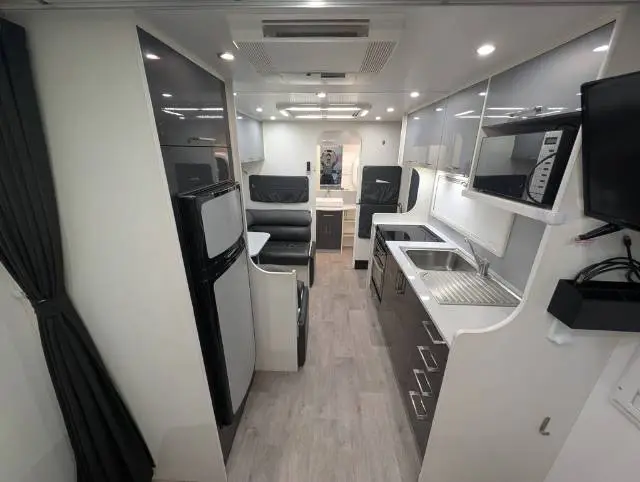 USED 2019 NEW AGE CARAVANS MANTARAY MR18 ENDURO