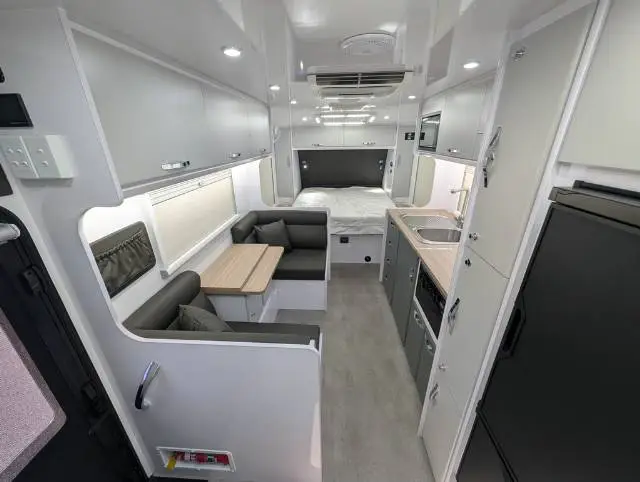 https://media-caravea.syd1.digitaloceanspaces.com/caravans/6EC21714/image-9.webp?q=eL9TdZET3v