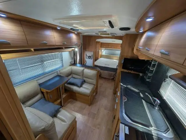 https://media-caravea.syd1.digitaloceanspaces.com/caravans/6EC21805/image-8.webp?q=DdNWTfpfh5