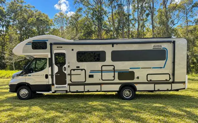 https://media-caravea.syd1.digitaloceanspaces.com/caravans/6EC21828/image-1.webp?q=r6eqqdYYzo