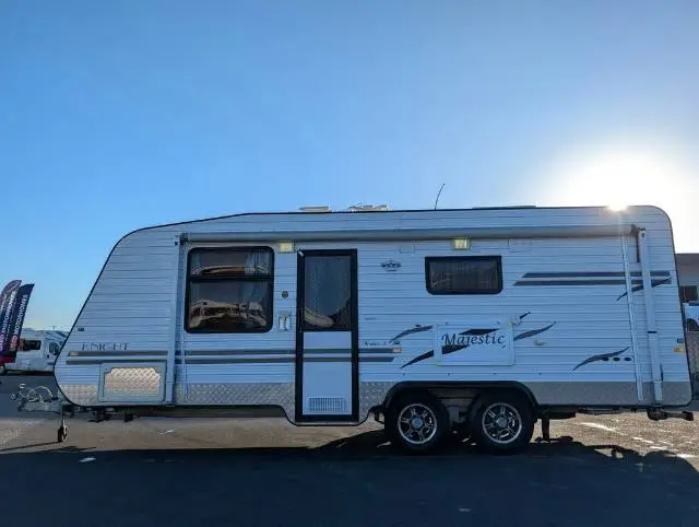 https://media-caravea.syd1.digitaloceanspaces.com/caravans/6EC21837/image-1.webp?q=2q4KUSxT0n