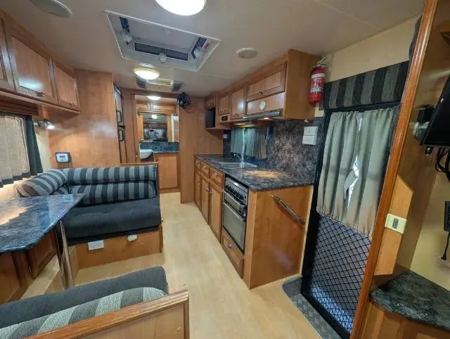 USED 2011 MAJESTIC KNIGHT SERIES 3