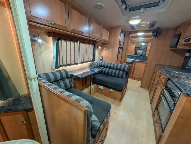 USED 2011 MAJESTIC KNIGHT SERIES 3