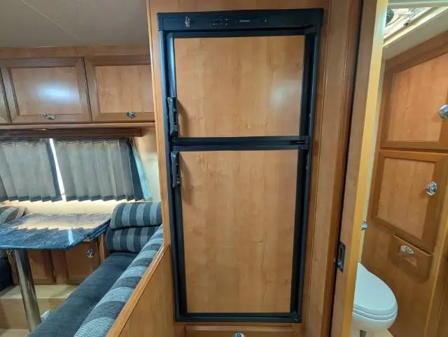USED 2011 MAJESTIC KNIGHT SERIES 3