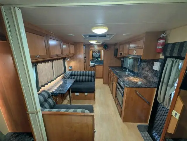 https://media-caravea.syd1.digitaloceanspaces.com/caravans/6EC21837/image-9.webp?q=z9Yzz9pKs0