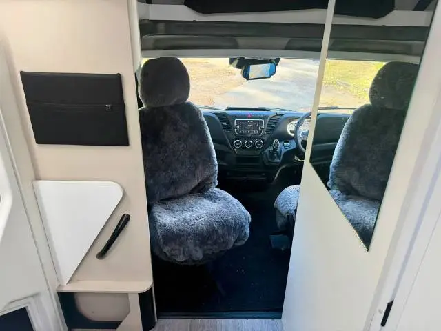 https://media-caravea.syd1.digitaloceanspaces.com/caravans/6EC21843/image-7.webp?q=58ZnKnu3cV