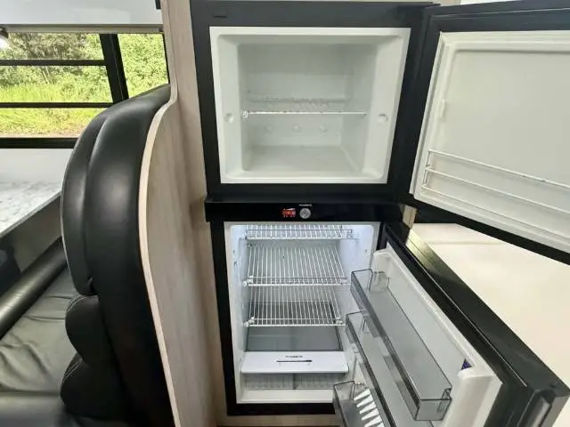 USED 2019 AVIDA ESPERANCE C7932SL